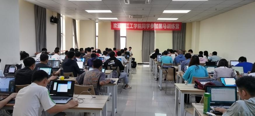 電信院2018級(jí)首批247名學(xué)生赴滬實(shí)習(xí)，開啟軟件開發(fā)實(shí)踐之旅